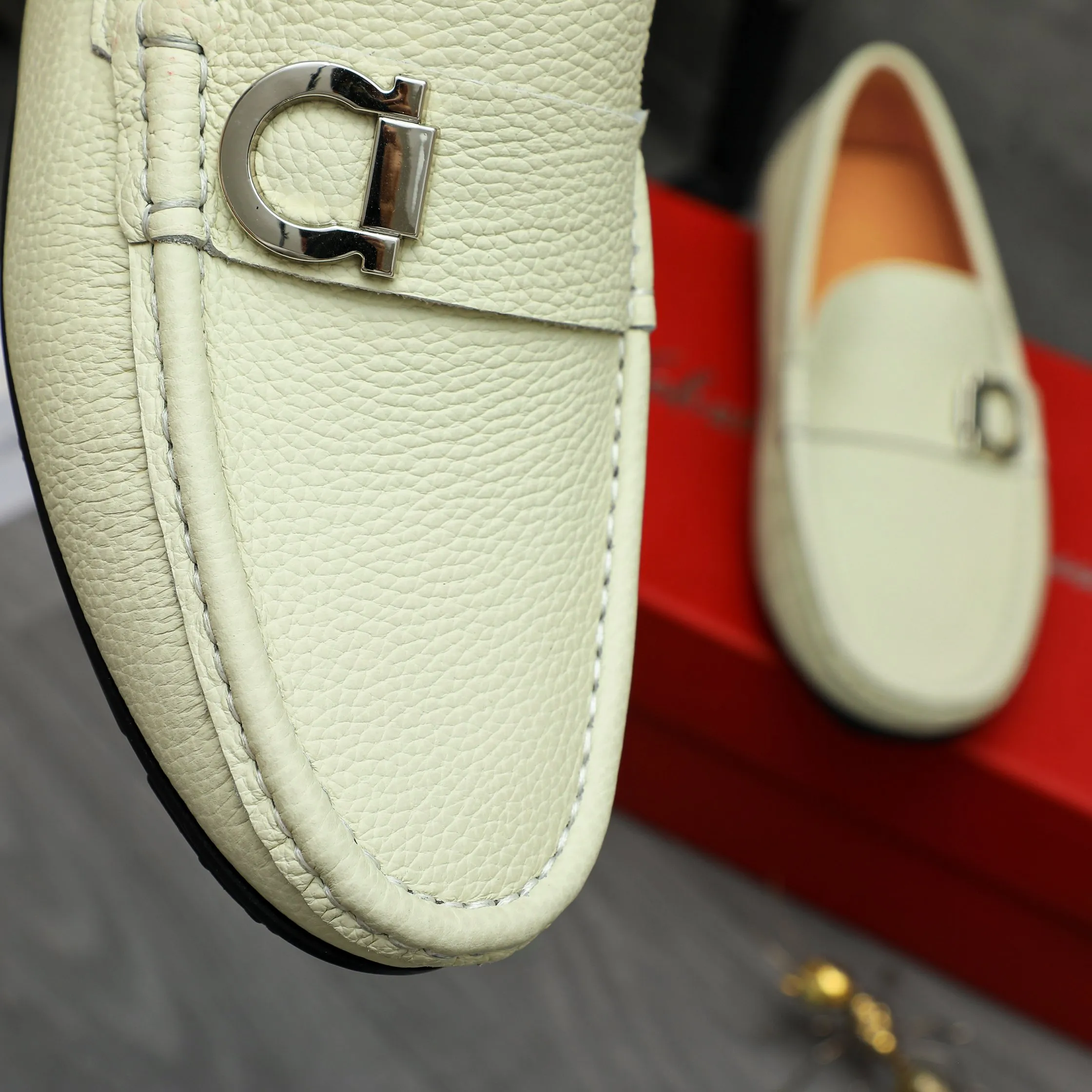 Men's shoes 💰380 Product trademark: Ferragamo "Ferragamo" casual slip-on shoes Regular size: 38-45 (45 is custom-made and non-returnable) Product materials: Selected high-quality pebbled cowhide upper, pigskin lining, rubber outsole